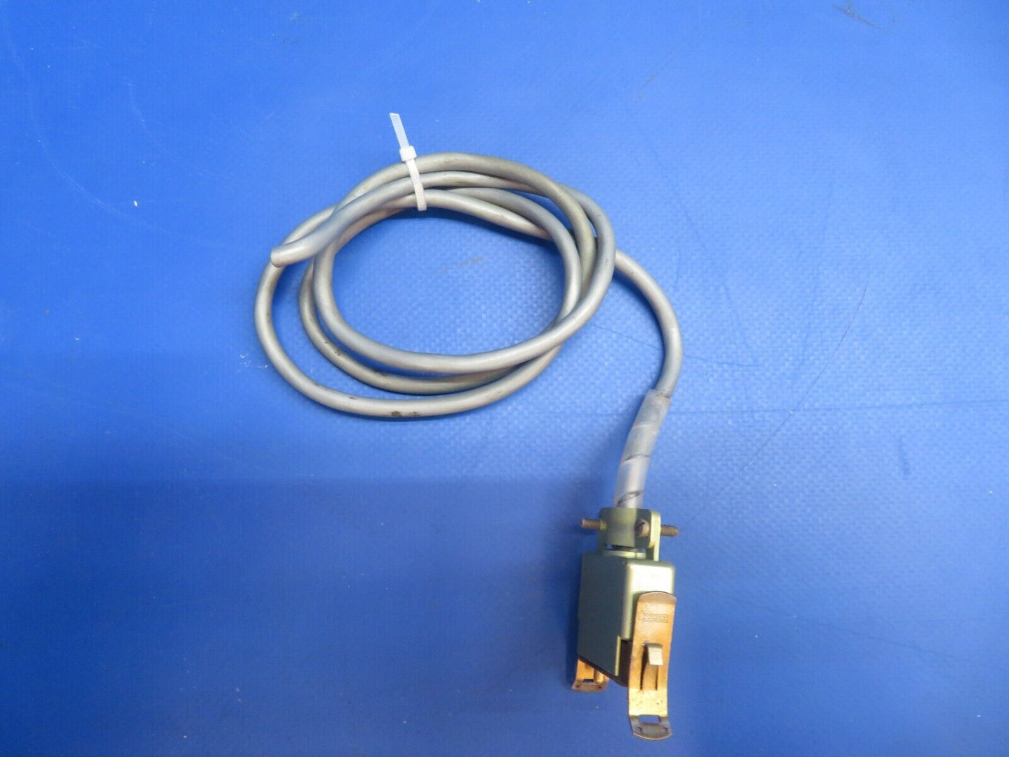 Beech 95-B55 Baron King KI-227 Indicator w/ Connector P/N 066-3063-00 (1122-584)