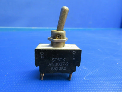 Beech G35 Bonanza Toggle Switches LOT OF 6 P/N 8731K3 (0620-361)