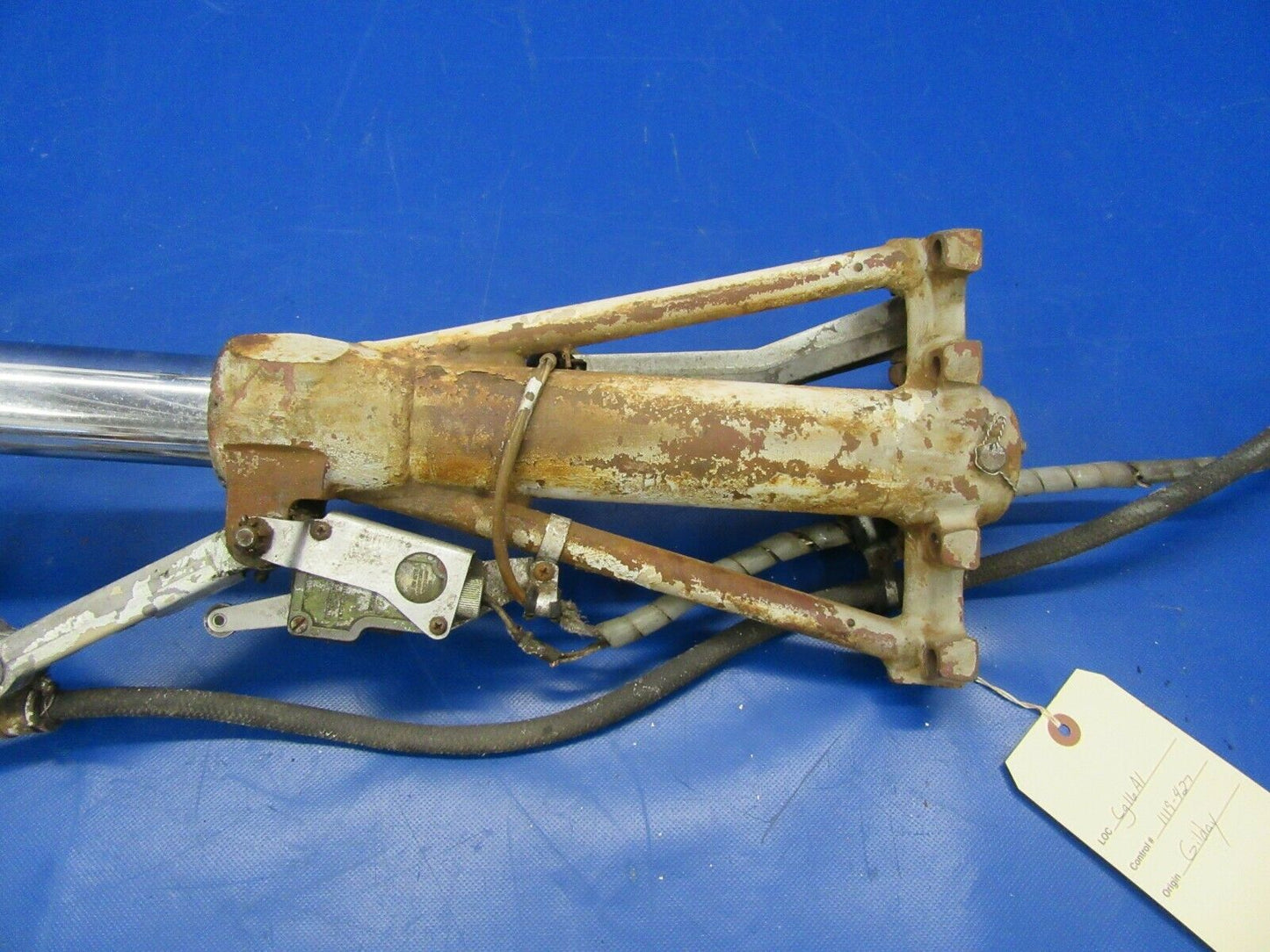 Cessna 310 Main Gear LH P/N 0841000-97, 0841201-1 (1119-427)