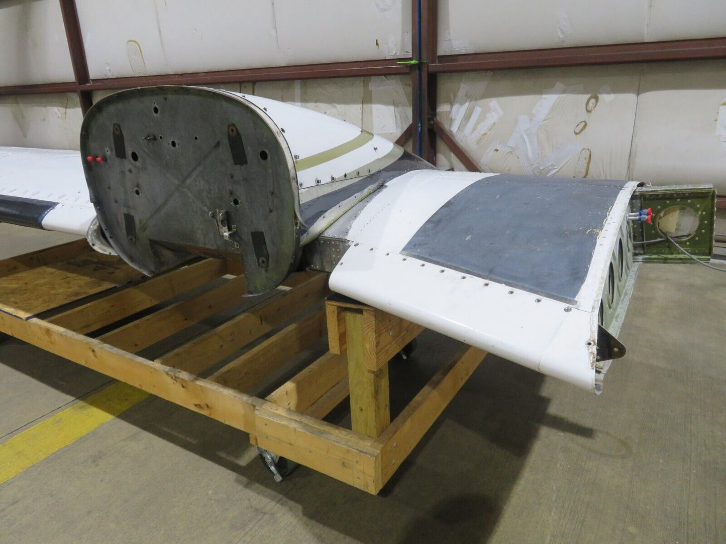 1980 Piper PA-34-200T Seneca II RH Wing P/N 37093-13R w/ De-ice (0224-94)