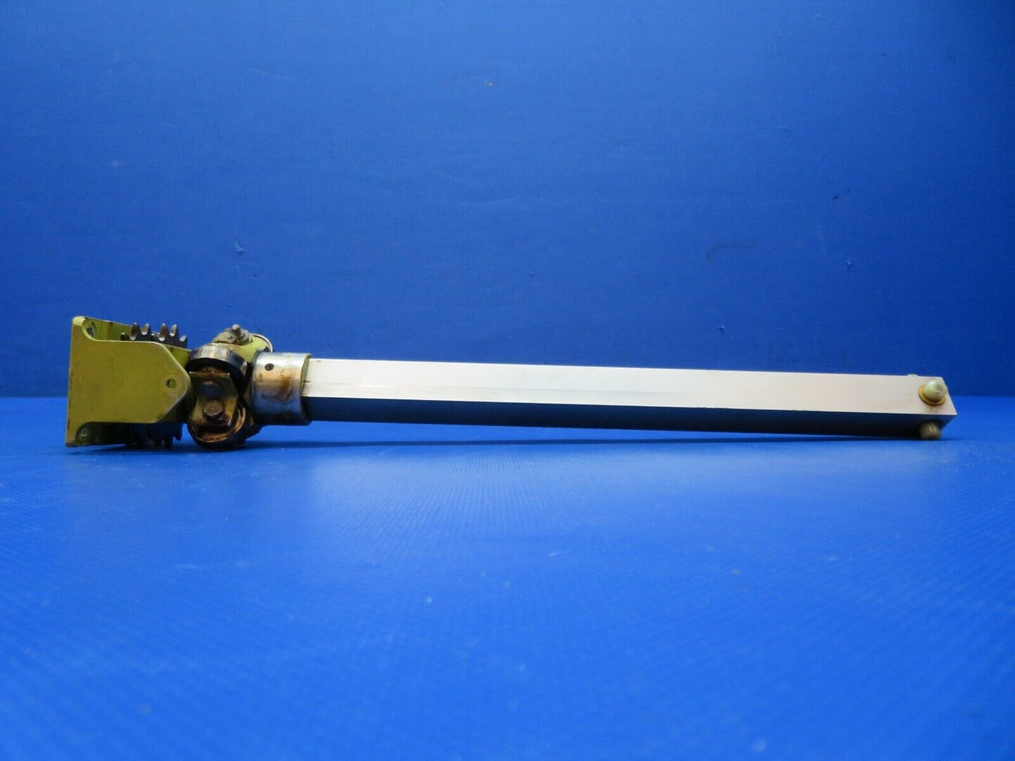 Piper PA-24-180 Comanche Control Wheel Tube LH Roller P/N 20975-03 (1223-273)