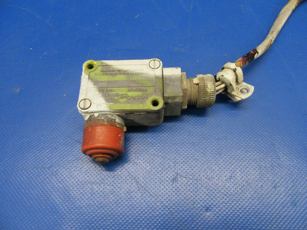 Cessna T310Q Micro Switch Nose Gear Down P/N 2VB1 (0319-352)