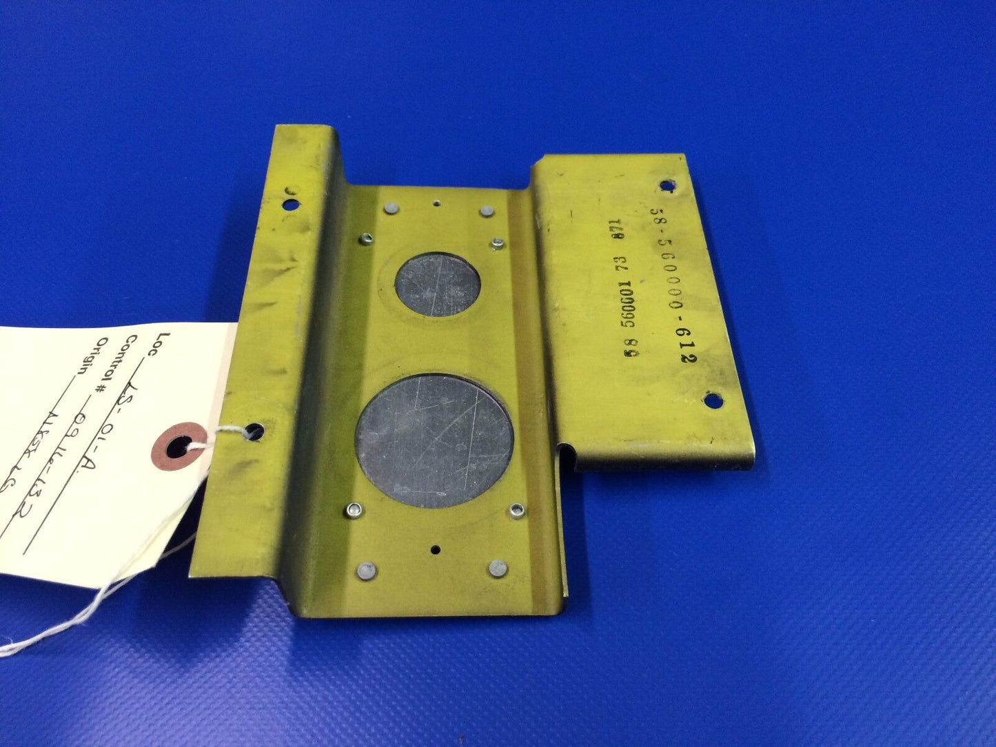 Beech Baron 58 Oxygen Gauge & Outlet Bracket Assy P/N 58-560001-73 (0916-132)