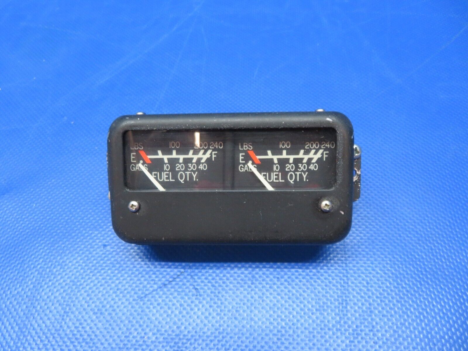 Rochester Gauges Cessna Fuel Cluster Gauge 28v P/N C669562-0107 (0124-287)