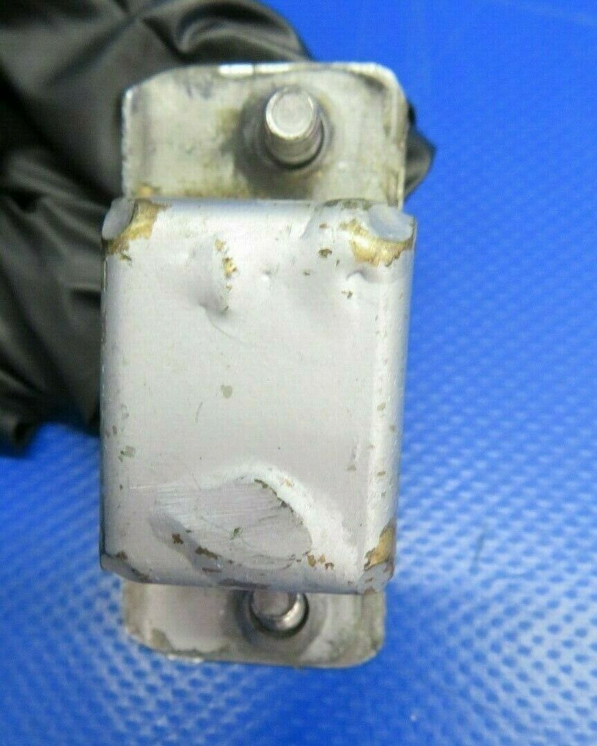 Beech Baron Support Cabin Door Latch Upper 35-410456-33 (0420-31)