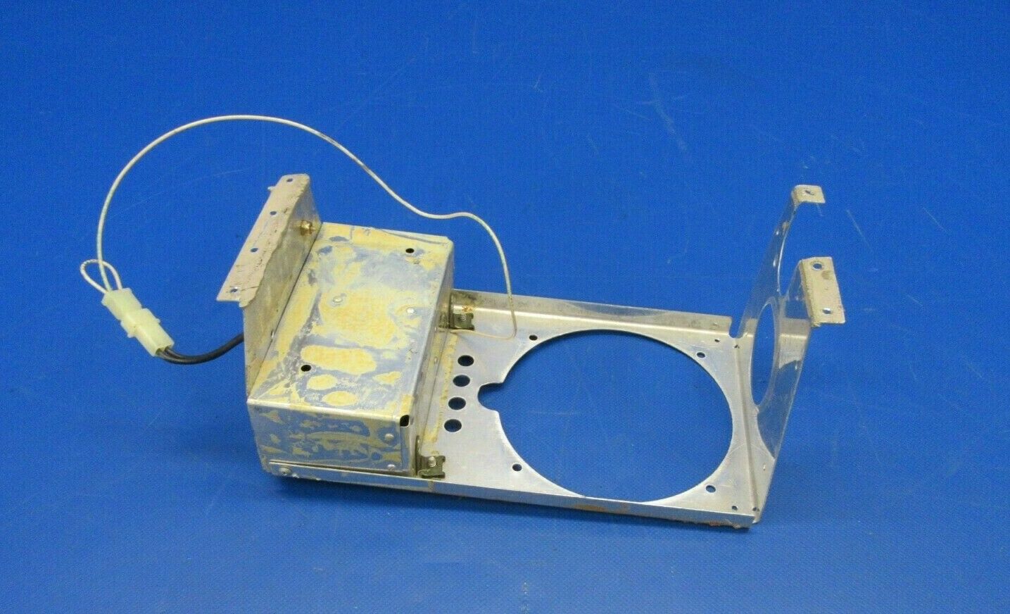 Cessna P210N / 210 Bracket Speaker & Light Housing 2111681-1 (1019-117)
