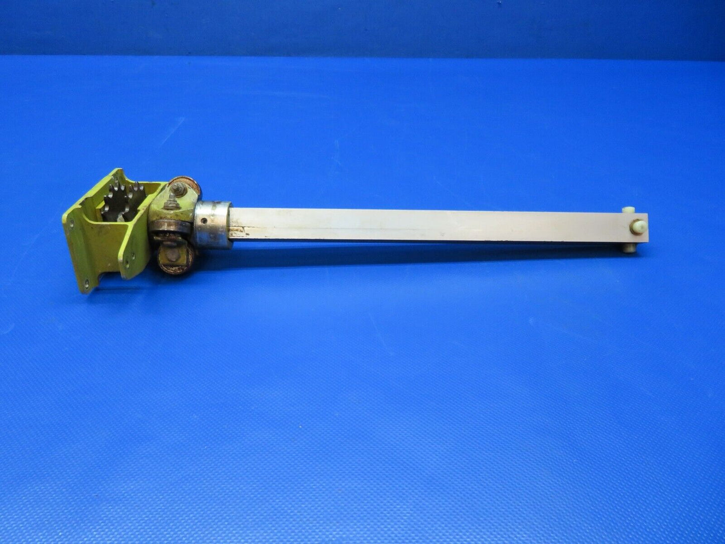 Piper PA-24-180 Comanche Control Wheel Tube LH Roller P/N 20975-03 (1223-273)
