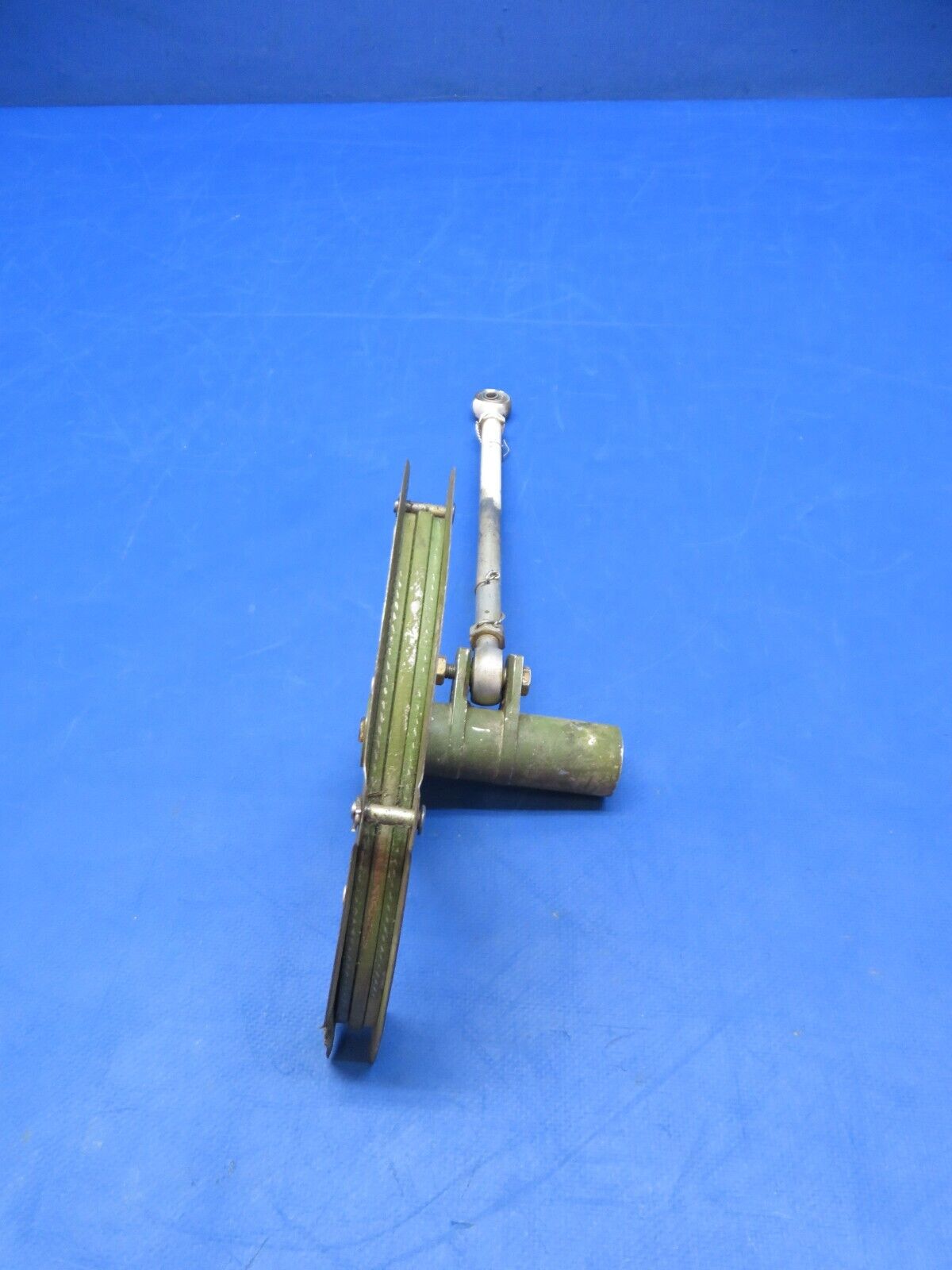 Cessna 310 / 310Q LH Aileron Bellcrank & Rod Assy P/N 5025018-1 (0823-776)