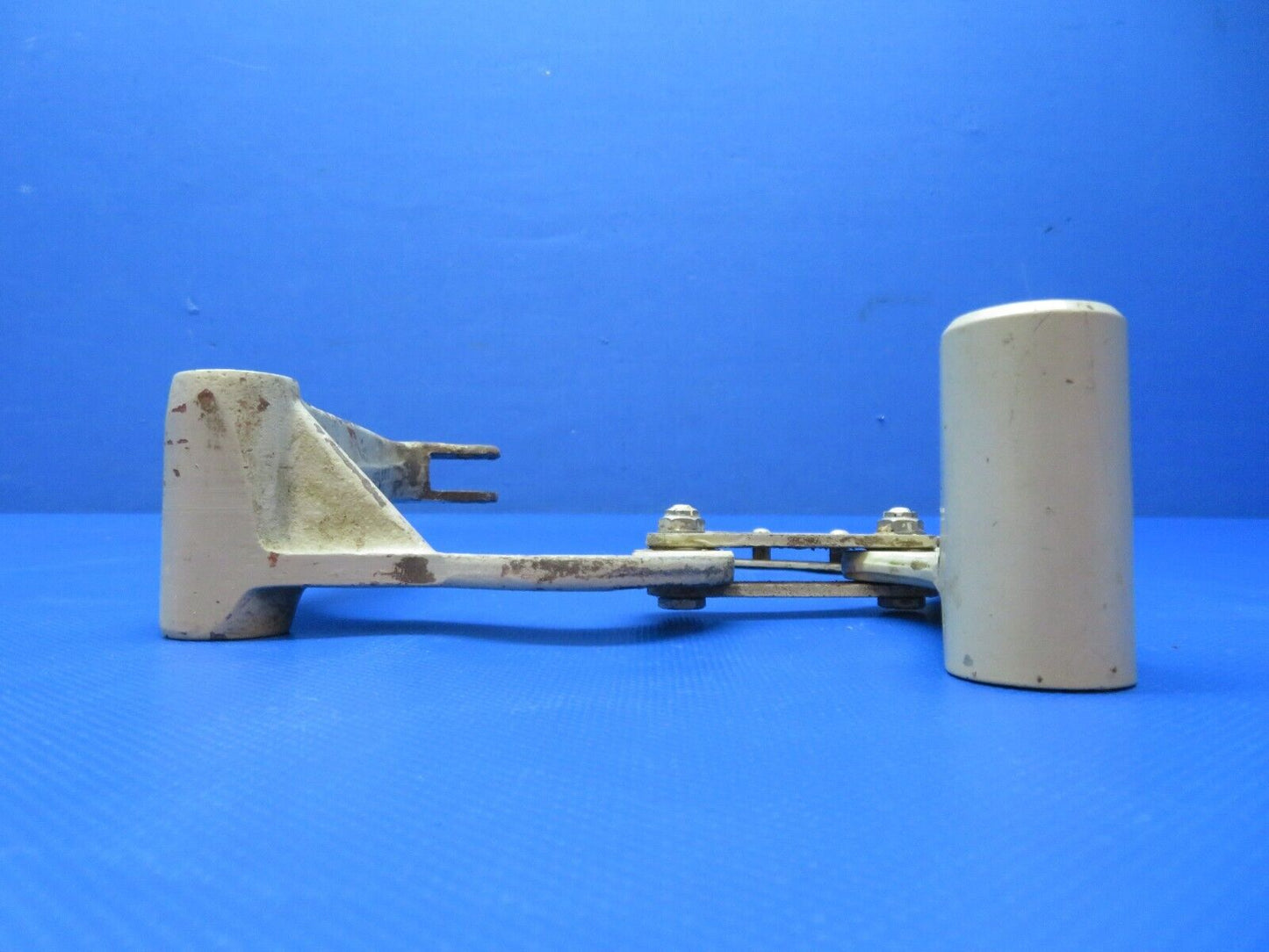 Early Cessna 310 / 310B Idler Arm Bellcrank MG LH P/N 0841106-1 (1223-220)
