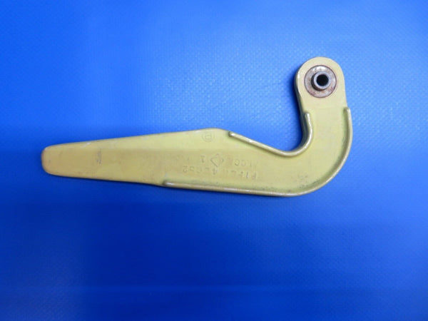 Piper Navajo Door Hinge P/N 47529-032, 464-672, 41984-000 NOS (0922-579)