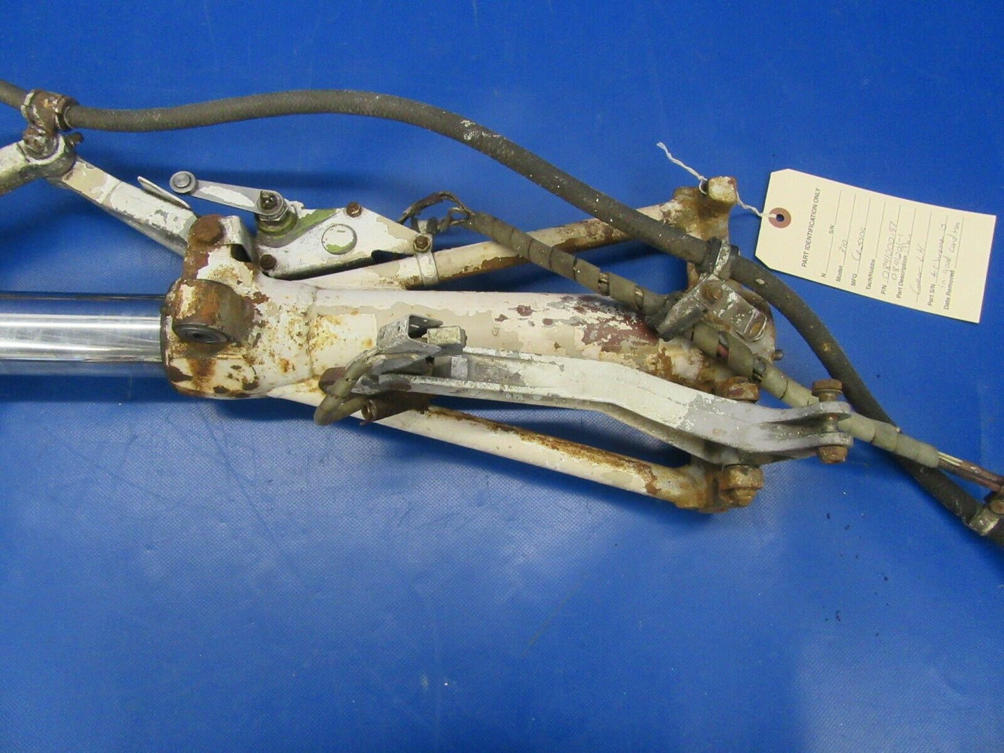 Cessna 310 Main Gear LH P/N 0841000-97, 0841201-1 (1119-427)