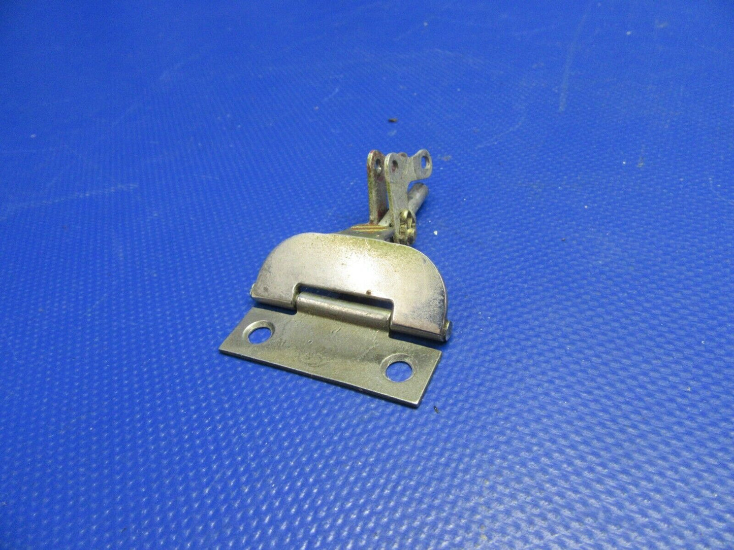 Cessna P210N Door Handle Pin Lock w / Connector 2117162-2 (0521-335)