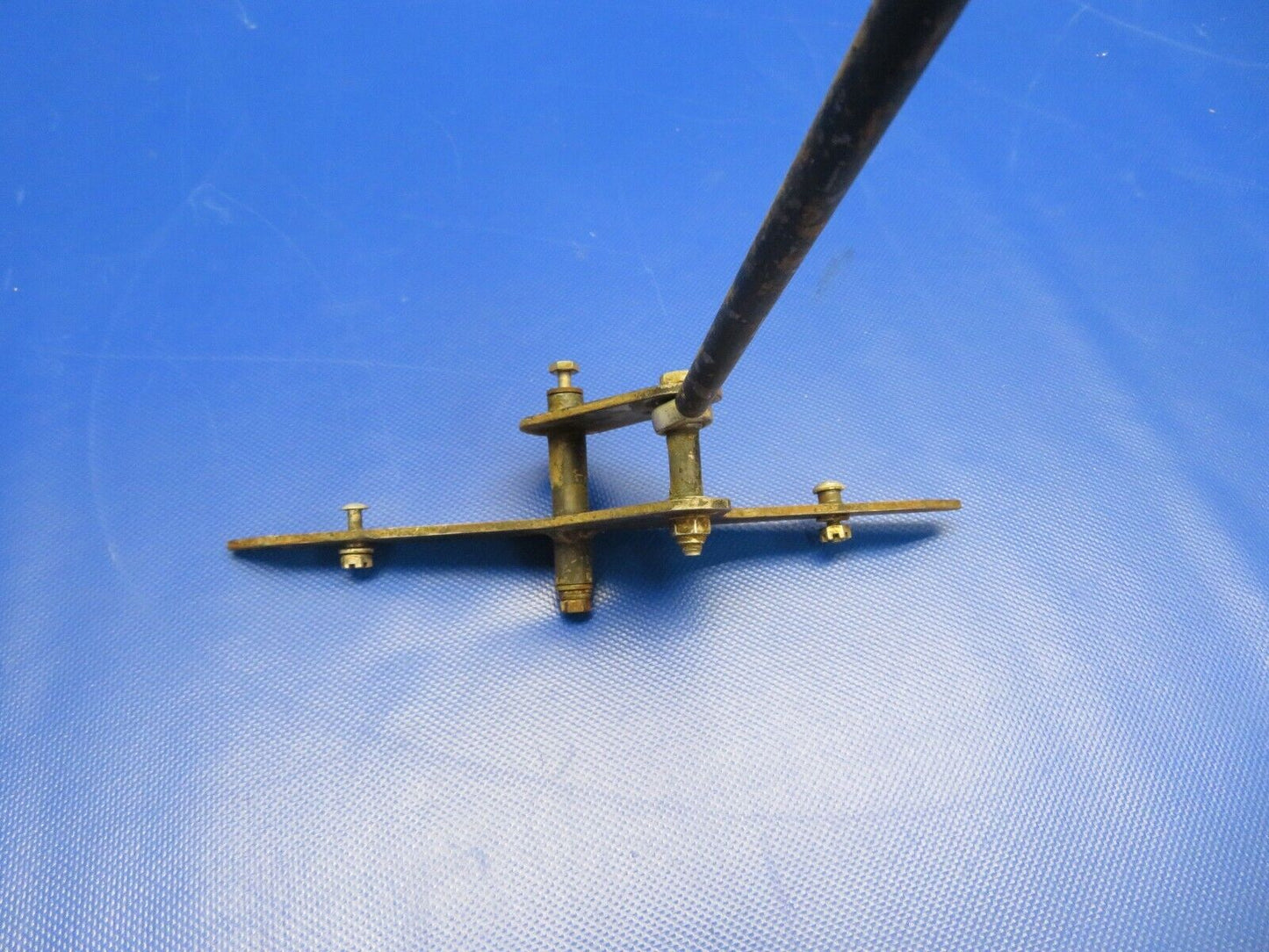 Piper PA-28-140 Aileron Bellcrank LH P/N 62771-00, 62766-00 (1220-136)