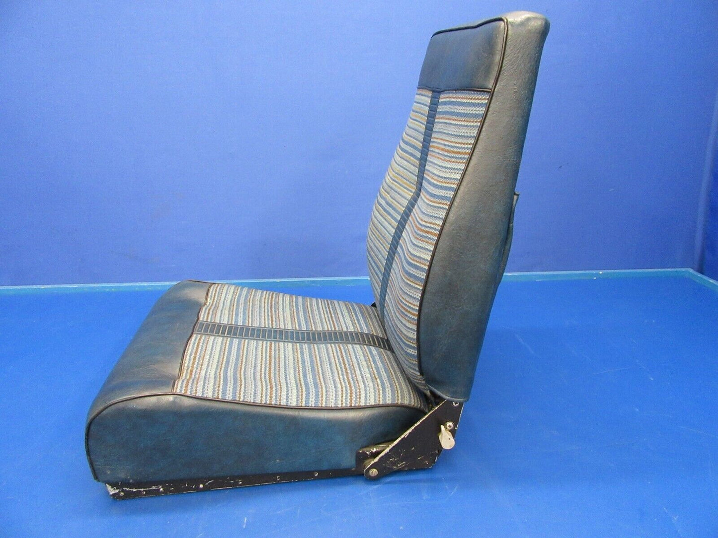 Beech Sierra B-24R Passenger Seat Rear RH Blue 169-534045-606 (0719-233)