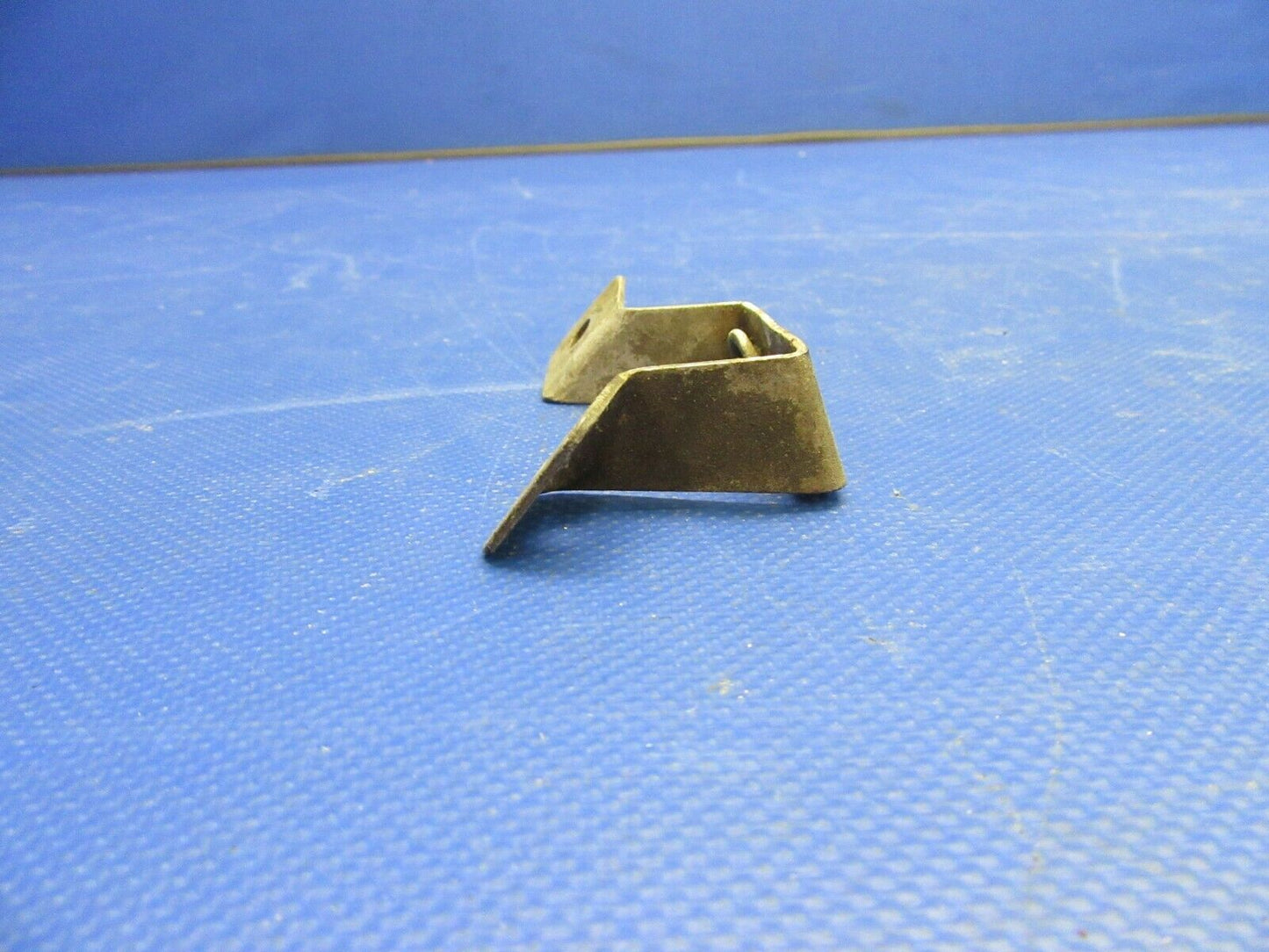 Beech Bonanza E-35 Cowling Fastener Bracket FWD P/N 35-910244 (0821-517)