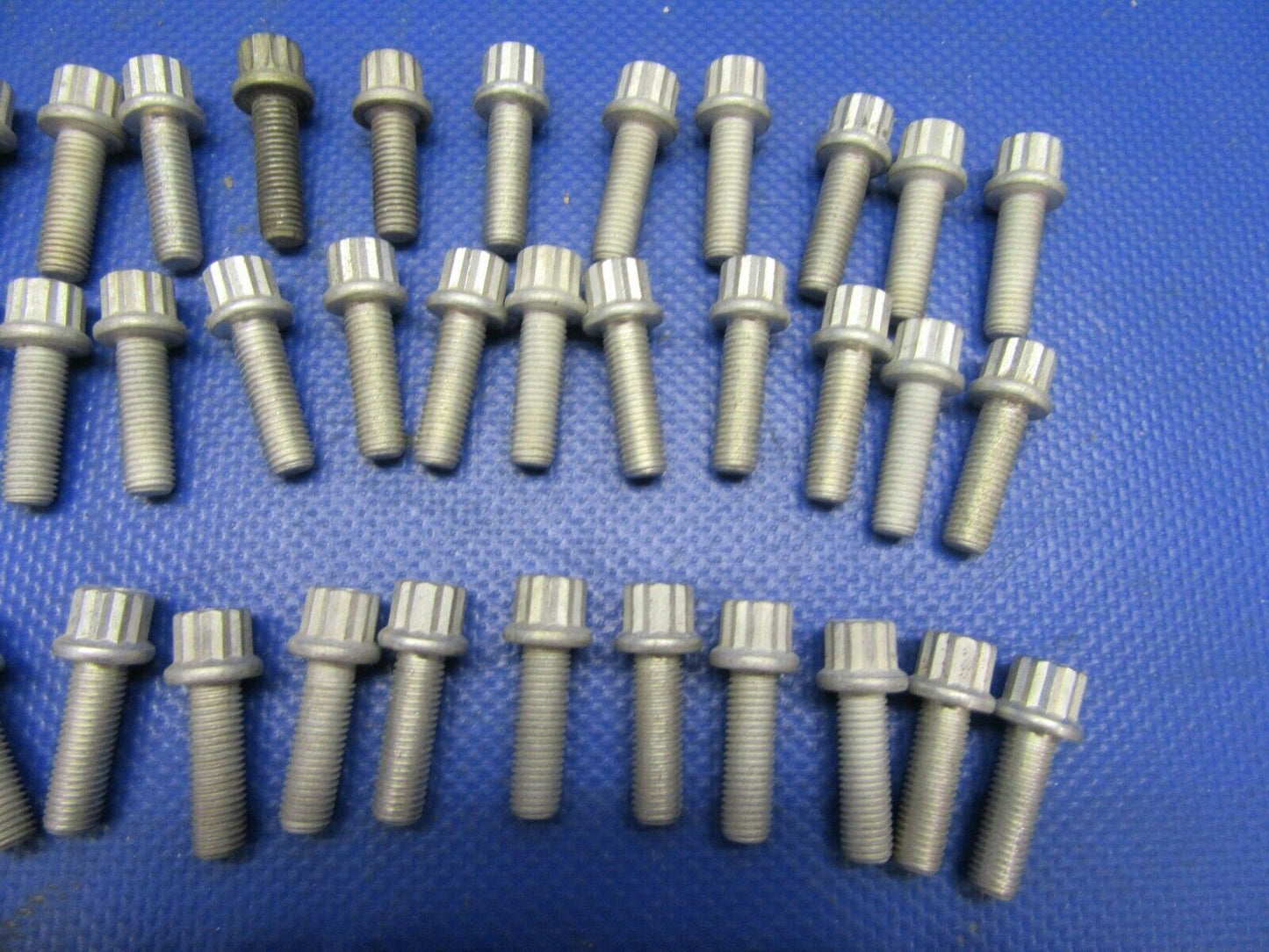 Honewell Aerospace Bolt P/N M59147-11 NOS LOT OF 80 (0921-621)