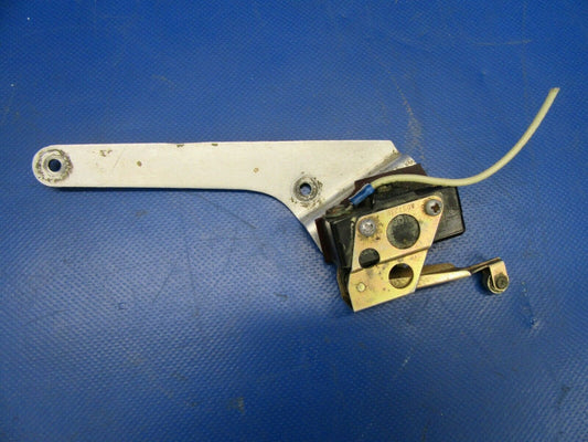 Cessna 310 / T310Q Switch & Bracket Nose Gear Down 843408-2, B27RT04 (0519-475)