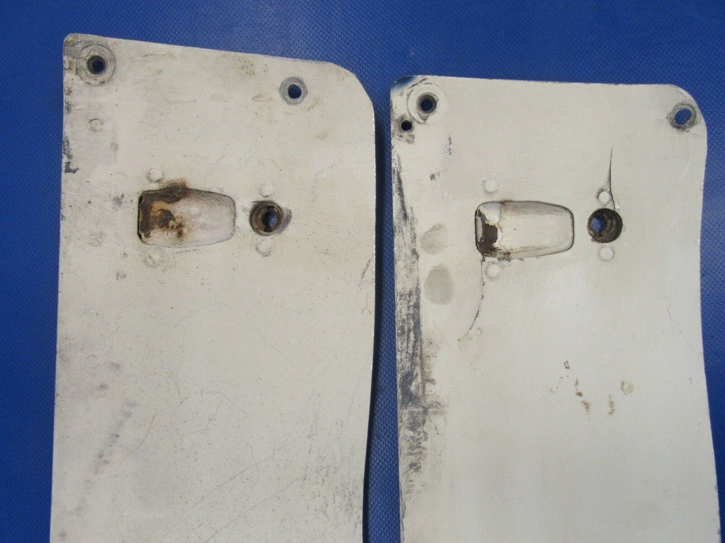 Piper Cherokee PA-28 Cowl Fairing V Channel Lower & Receptacles 1017-108)