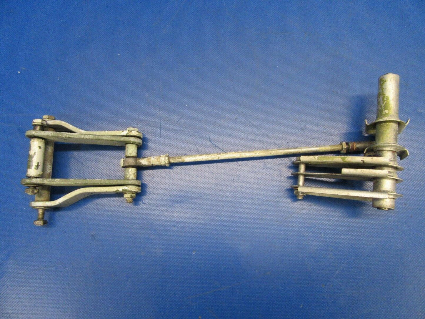 Cessna 310 / T310Q RH Wing Flap Tube Bellcrank & Scissors 5025005-2 (0619-354)