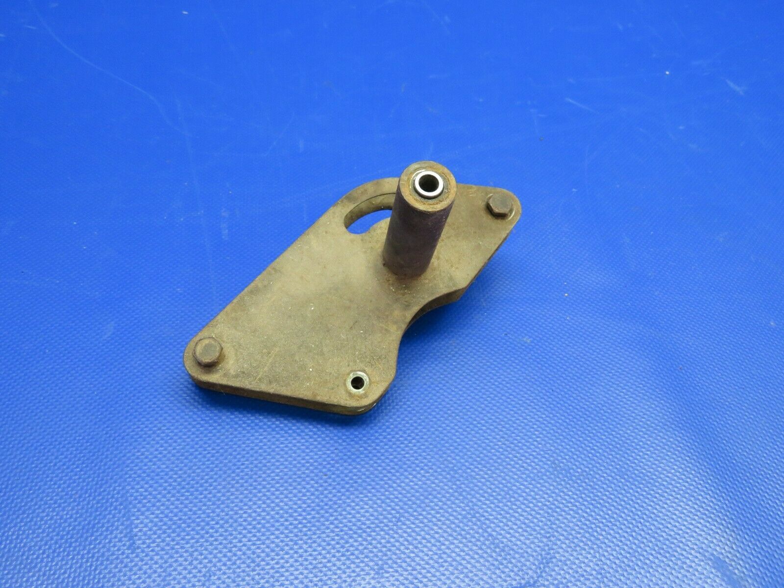 1960 Cessna 210 Aileron Bellcrank LH P/N 0523223 (0221-172)