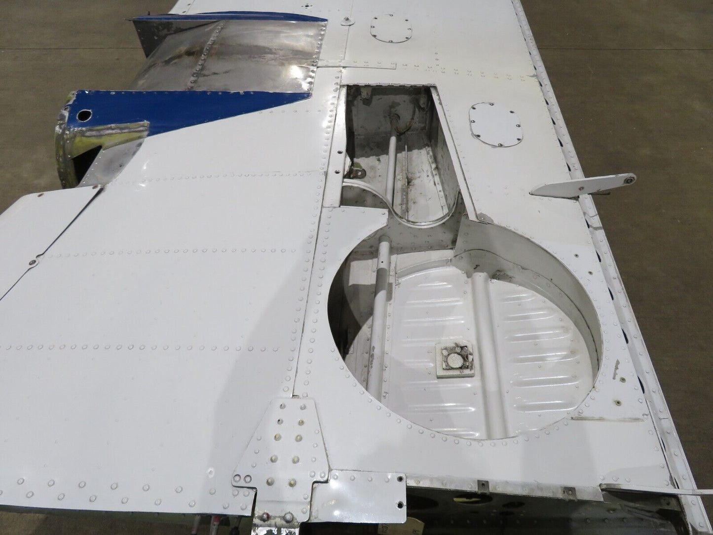 1978 Piper PA-34-200T Seneca LH Wing P/N 37093-03 (0423-104)