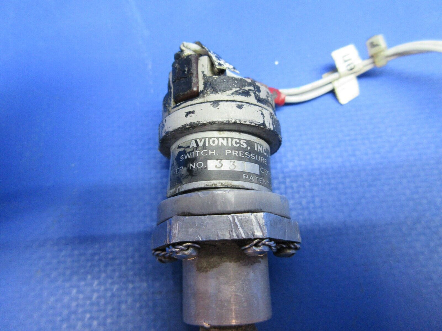 Cessna 310 / 310I Avionics Inc. Pressure Switch P/N AV62-4000-3 (0923-943)