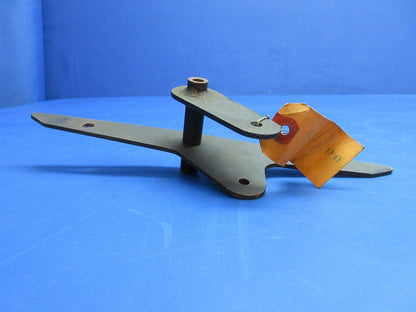 Piper PA-28 LH Aileron Bellcrank Assy P/N 62771-00, 62771-000 NOS (0523-497)