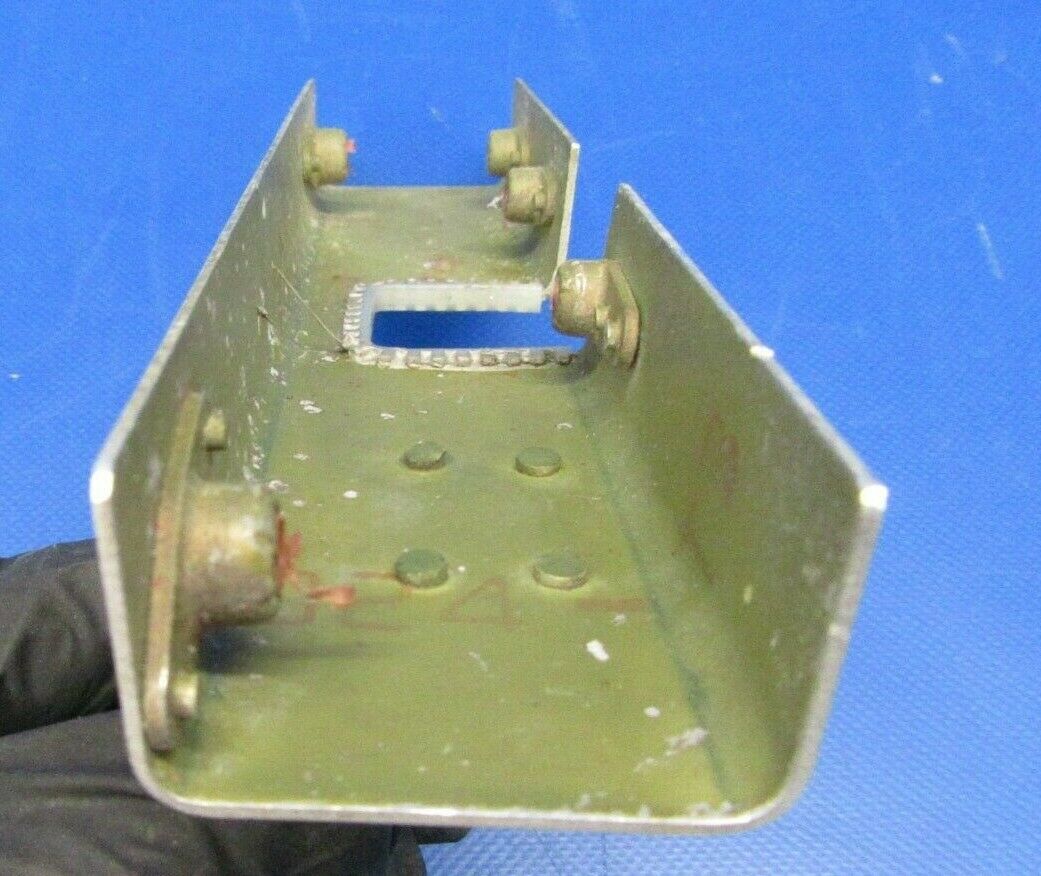 Piper PA-34-200T Seneca II Supports / Brackets Battery FWD (1219-63)