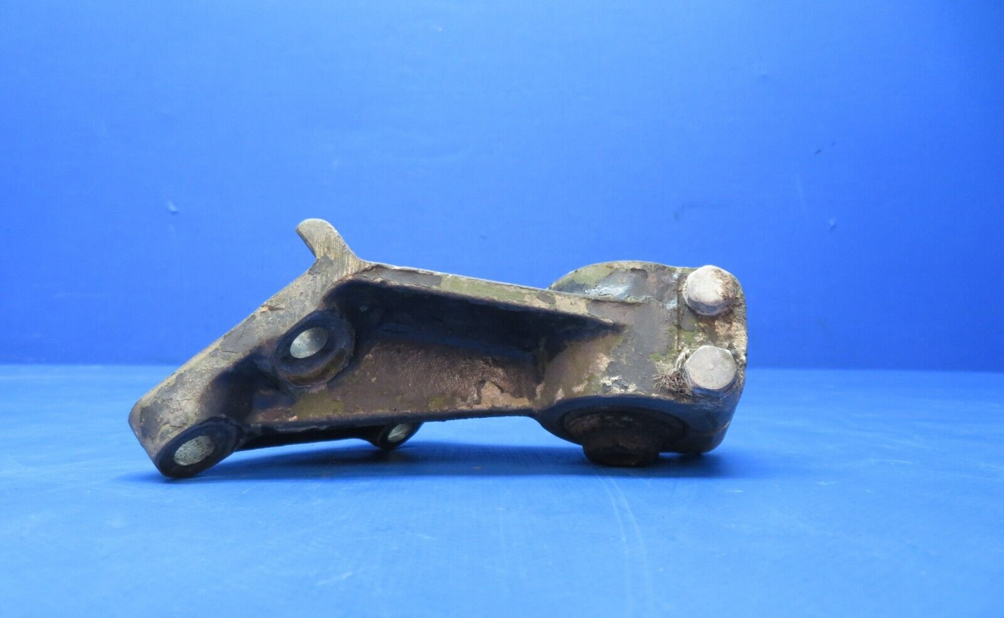 Continental O-300 LH AFT RH FWD Engine Mount Bracket P/N 40043 (0723-540)