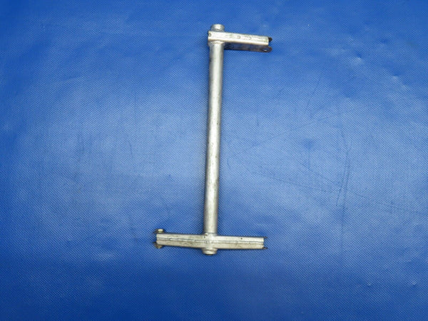 Cessna 210 Torque Tube Assy Nose Gear Door P/N 1217025-1 (0124-1041)