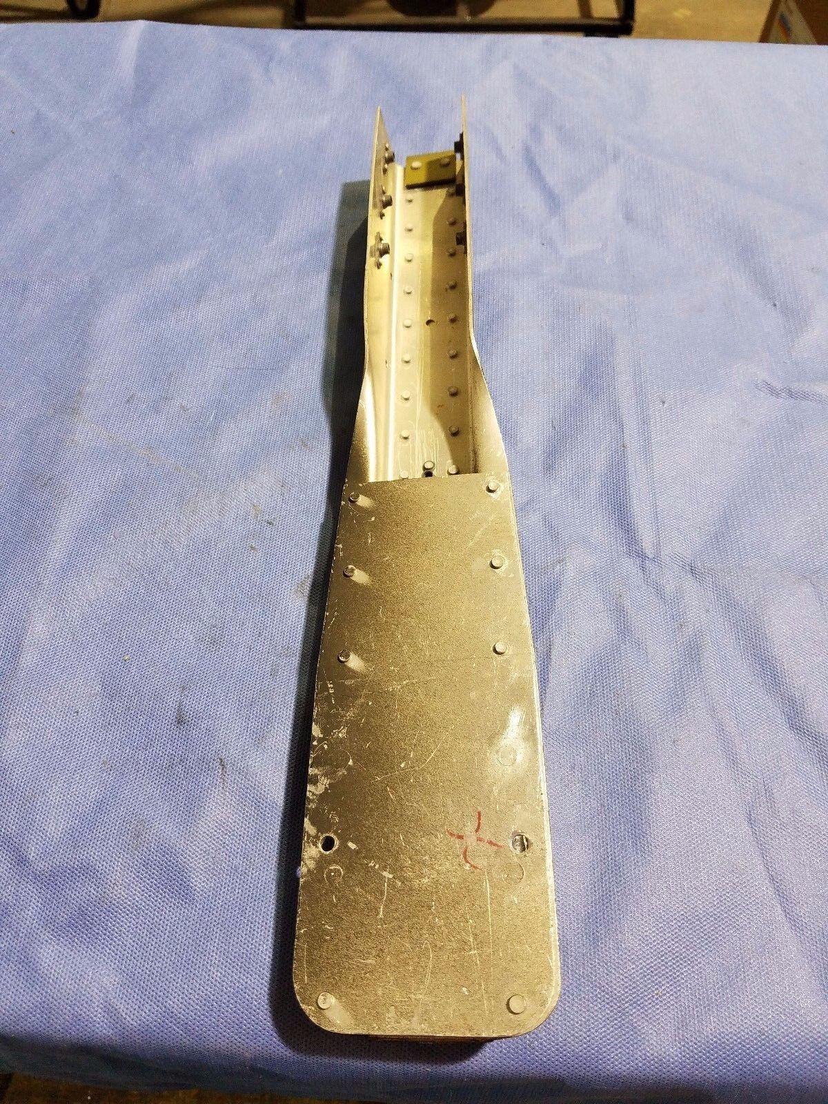 Cessna 310 Center INBD LH Seat Track P/N 0812981-8 (0616-100)