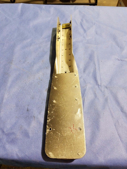 Cessna 310 Center INBD LH Seat Track P/N 0812981-8 (0616-100)