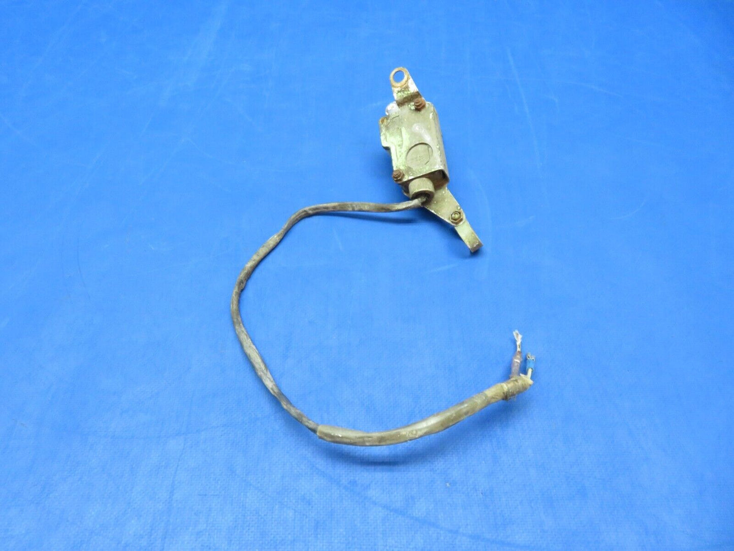 Cessna 310 / 310F LH Main Gear Switch P/N 0841000-14 TESTED (1123-362)
