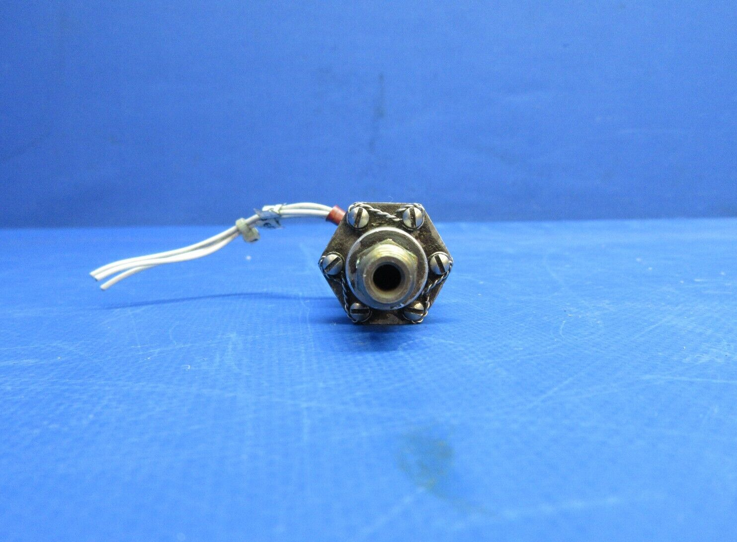 Cessna 310 / 310I Avionics Inc. Pressure Switch P/N AV62-4000-3 (0923-943)