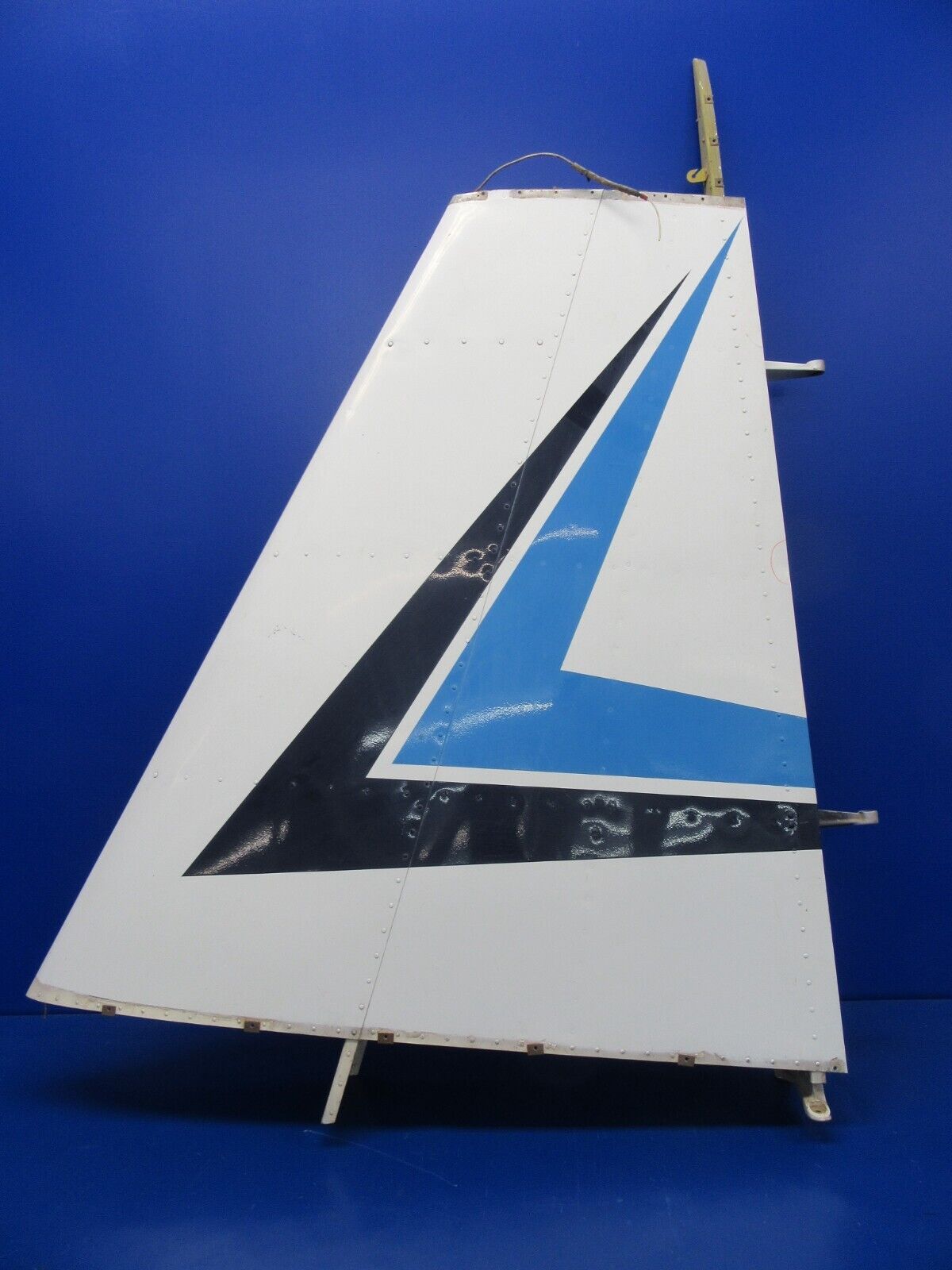 Piper PA-23-150 / 160 Vertical Stabilizer / Fin Assy P/N 17067-00 (0623-40)