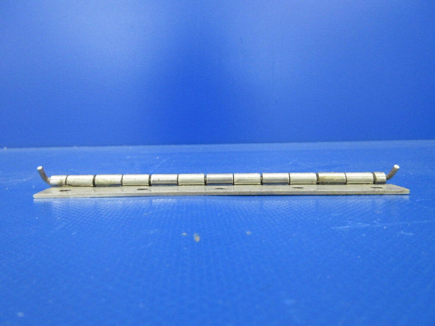 NOS Piper Aileron Hinge P/N 773667-16 (1223-670)