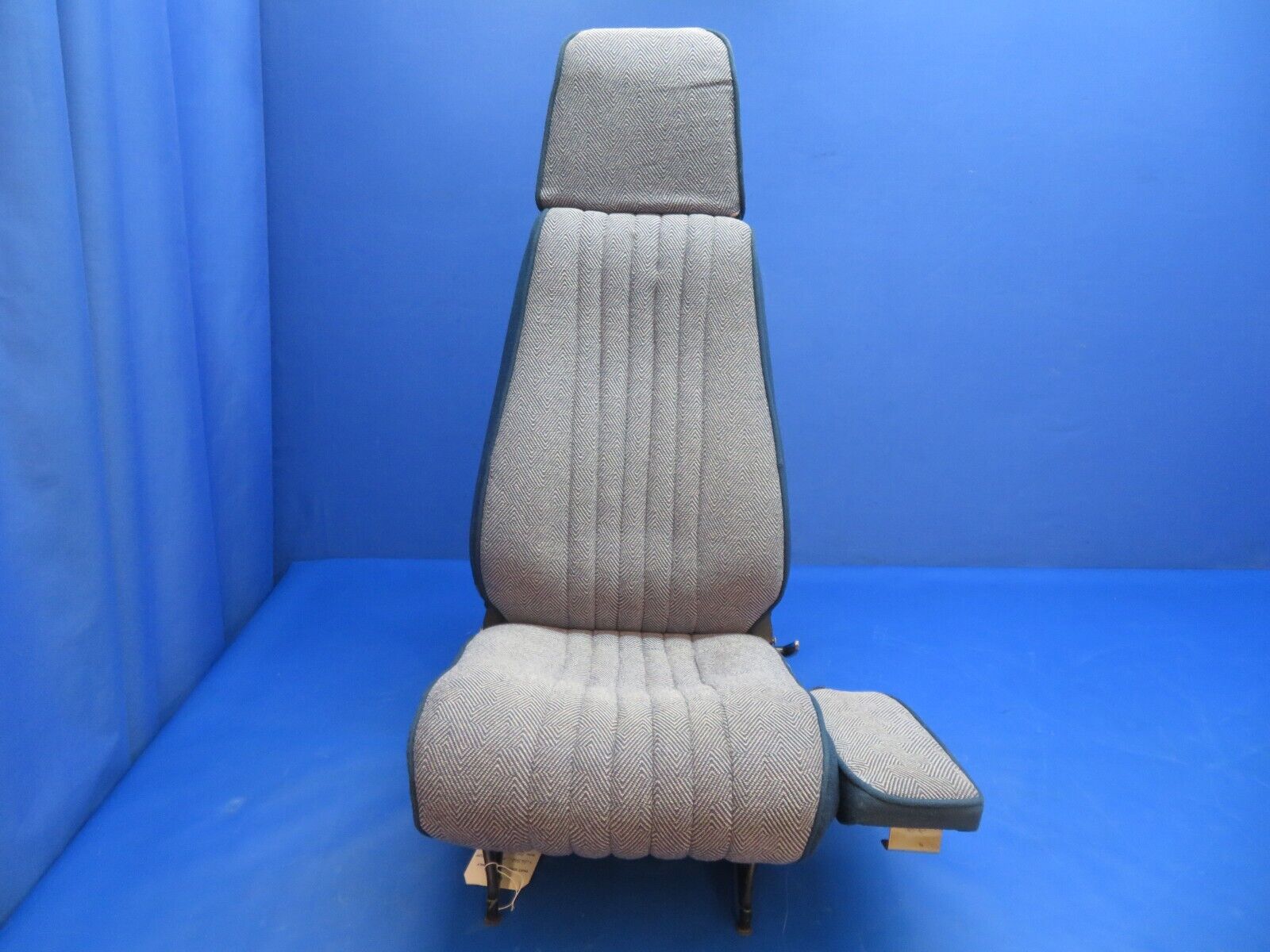Piper PA-34-200T Seneca II Seat Assy Rear RH w/ Armrest P/N 79479-14 (0223-862)