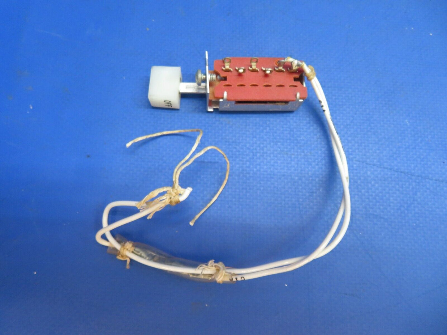 Piper PA-34-200T Switch LOT OF 4 P/N MTA106D, W31-X2M1G-2, 512TS1-4 (0323-521)