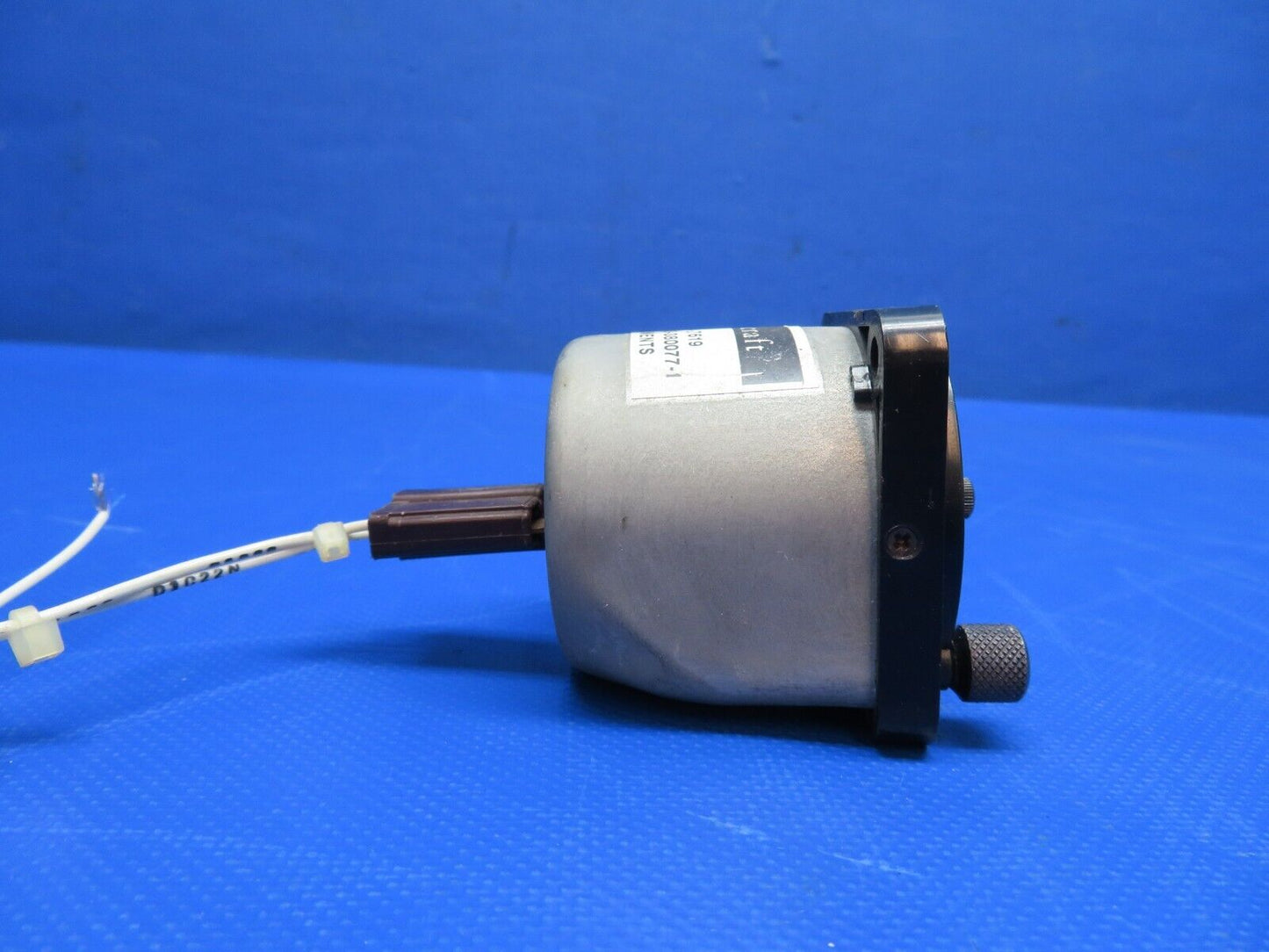 Borg Electric Clock P/N CA-7619, 58-380077-1 TESTED (0324-1734)