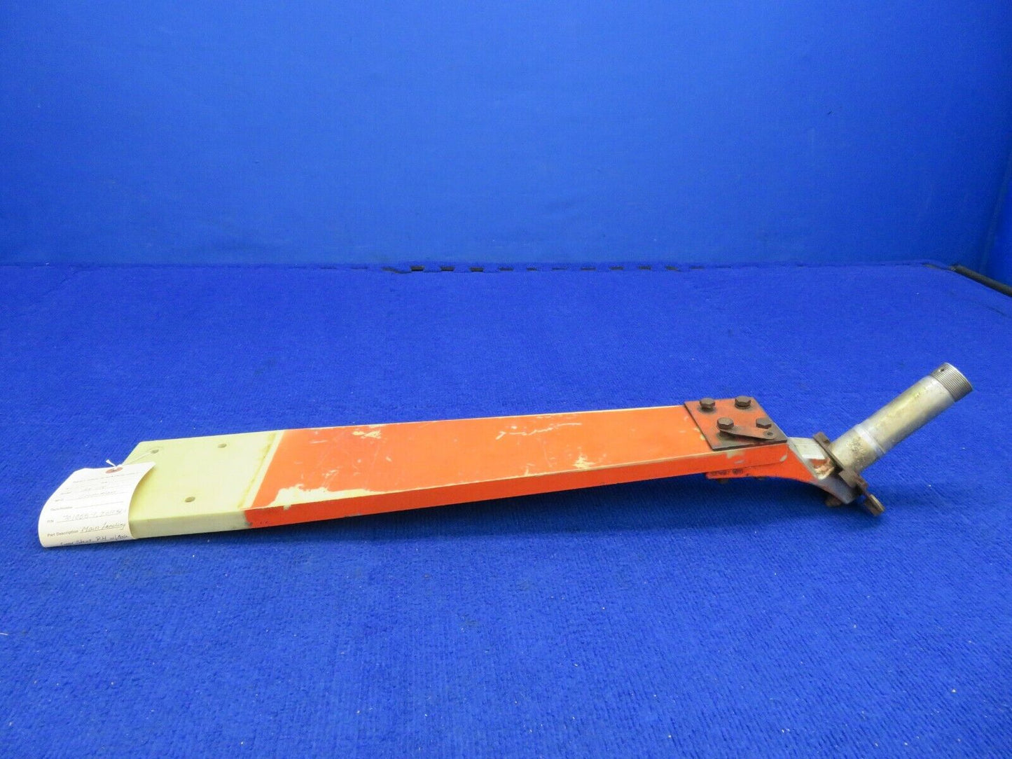 Grumman AA-1A Main Landing Gear Strut RH w Axle PN 701055-1, 701042-1 (0322-422)