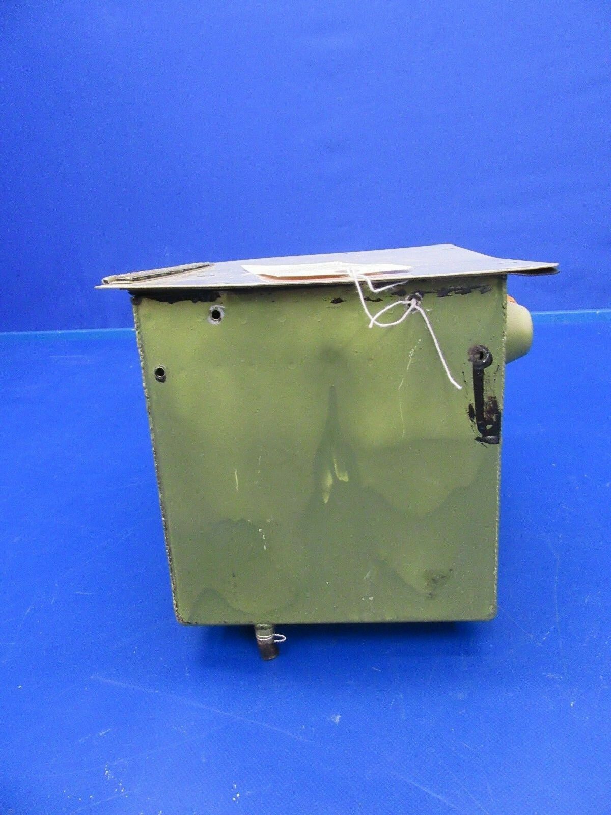 Beech Baron 58P Battery Box w/ Lid Holds 2 G25 P/N 002-400001-53 (0318-252)