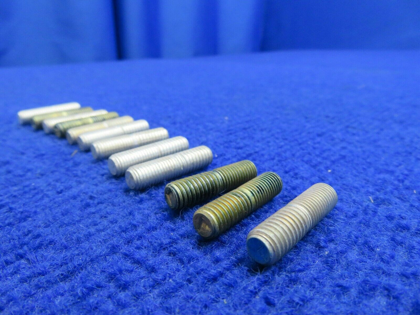 Superior Exhaust Manifold Stud LOT OF 12 P/N SA402151 P07 NOS (0222-843)