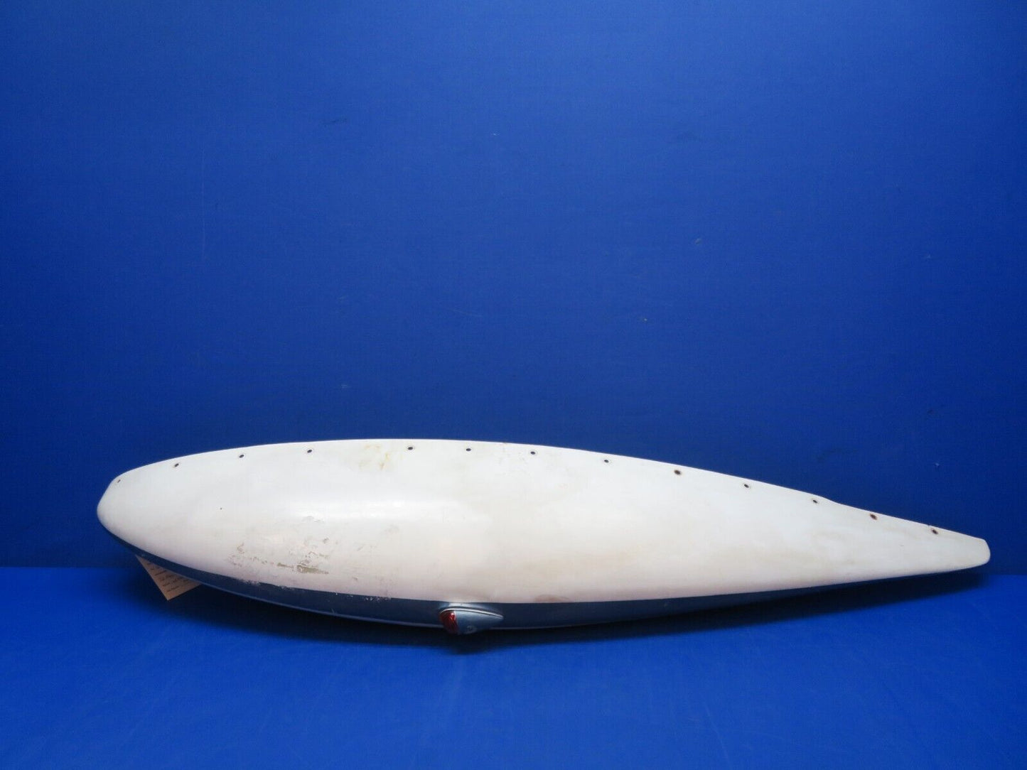 Piper PA-28R-180 LH Wing Tip Assy w/ Nav. Light Red Lens P/N 62090-00 (1123-388)