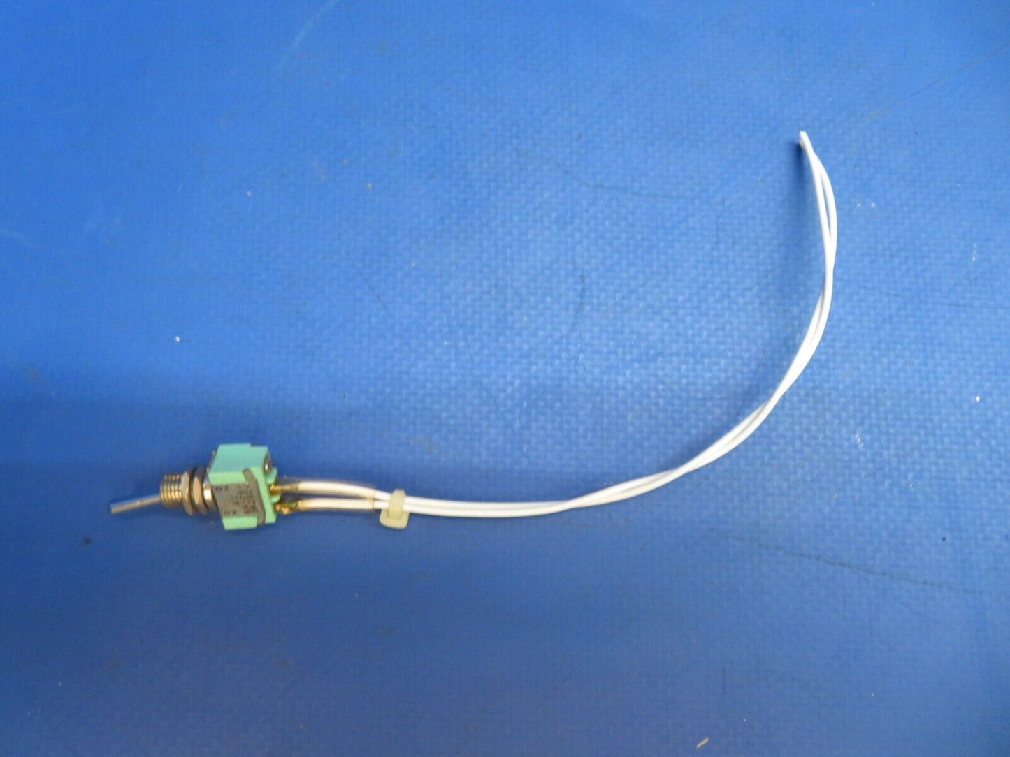 Piper PA-34-200T Switch LOT OF 4 P/N MTA106D, W31-X2M1G-2, 512TS1-4 (0323-521)