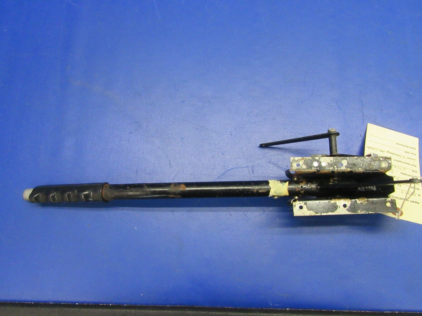 Piper 28R-180 Flap Control Lever & Emergency Gear Extender 67582-000 (0621-603)