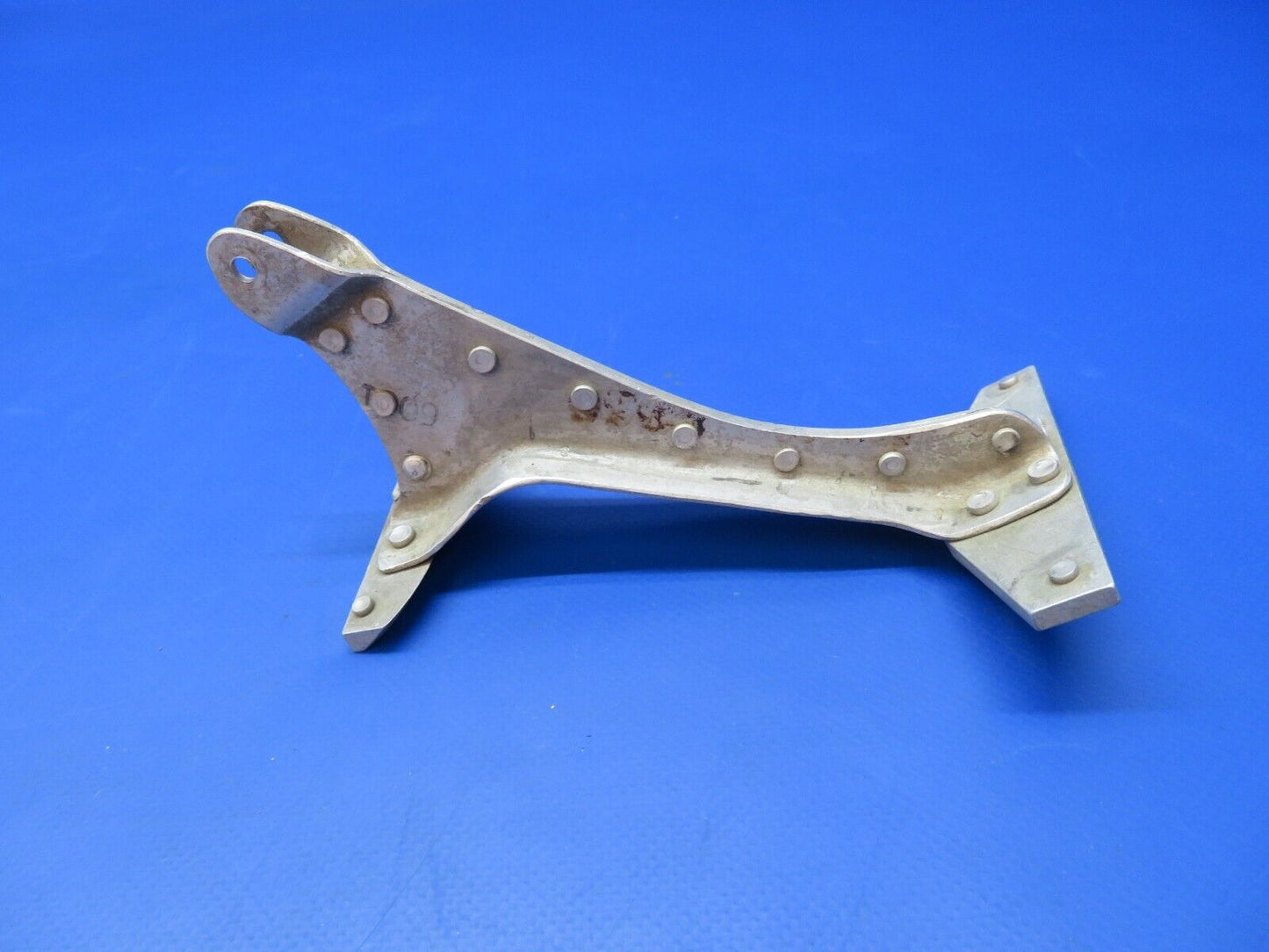 Cessna 210 / 210A LH Nose Gear Door Actuator Bracket P/N 1213256-1 (1122-448)