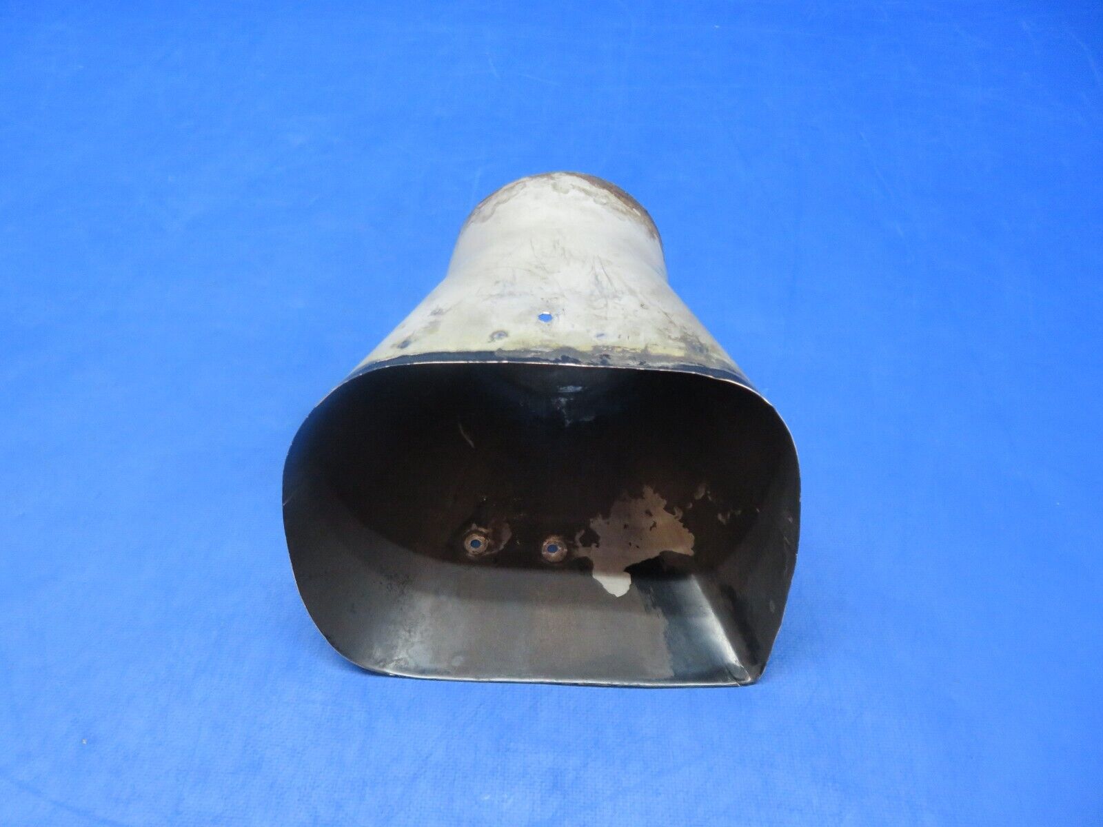 Early Cessna 310B Muffler Diffuser Assy LH OTBD RH INBD 0850626-10 (1223-167)