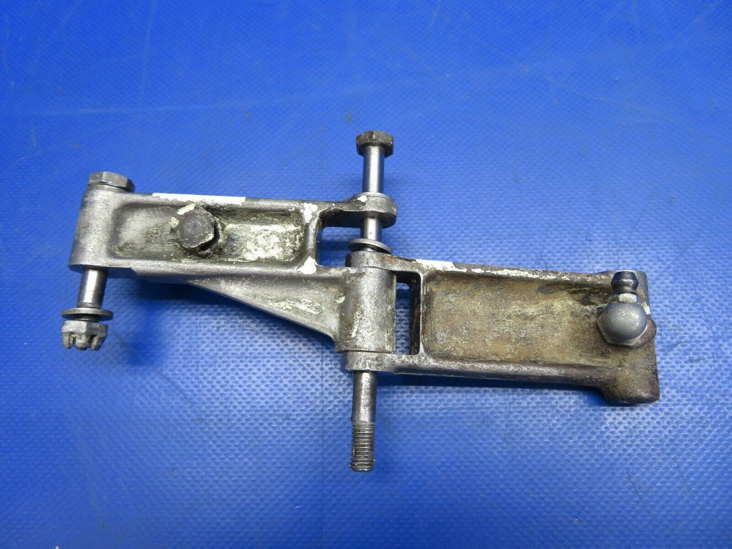 Beech Baron 95-B55 Link Assy Nose Gear P/N 35-825173-2, 35-825035-2 (0620-574)