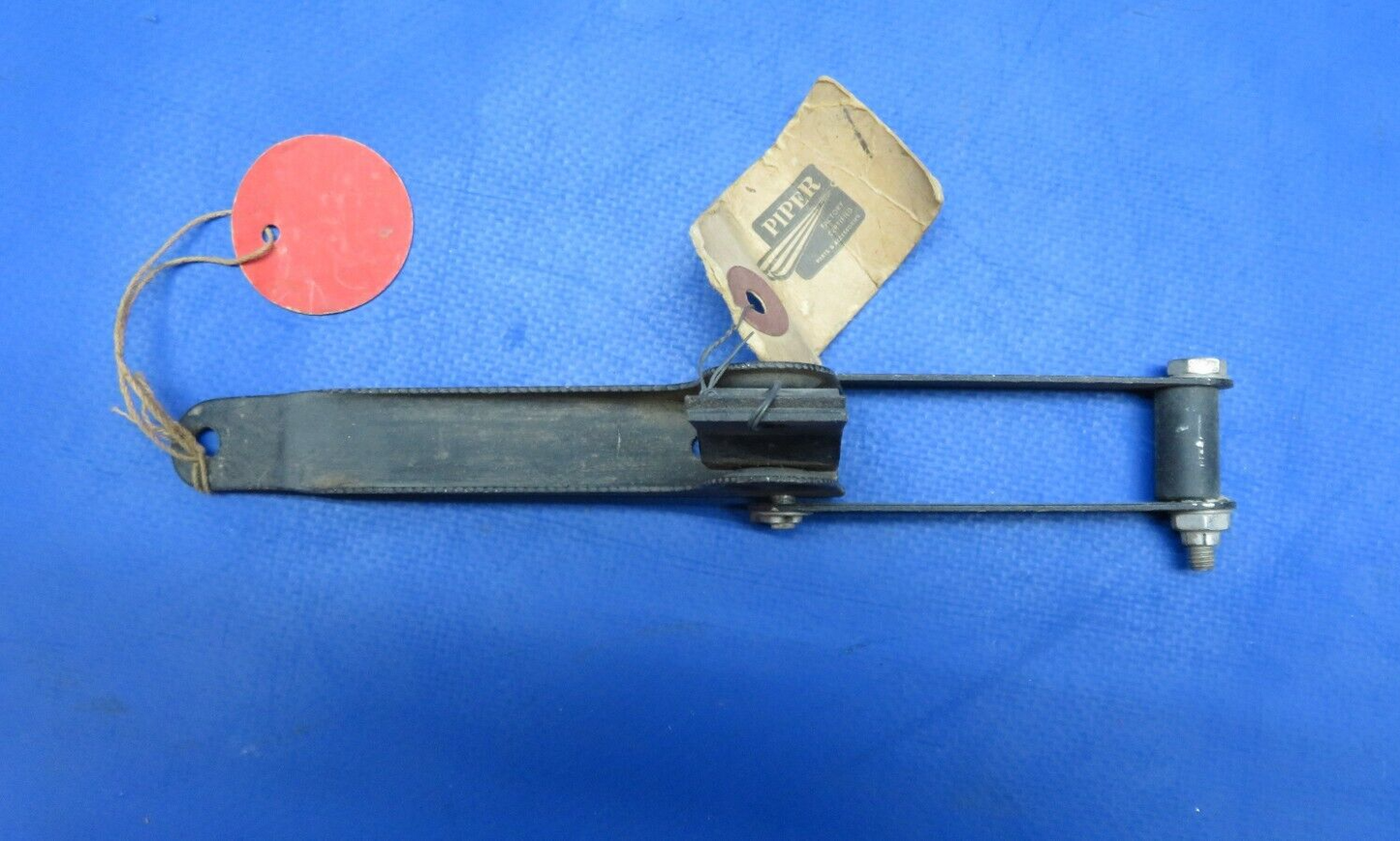 Piper PA-25 Latch Assy AFT Distributor Attachment P/N 61779-00 NOS (0523-129)