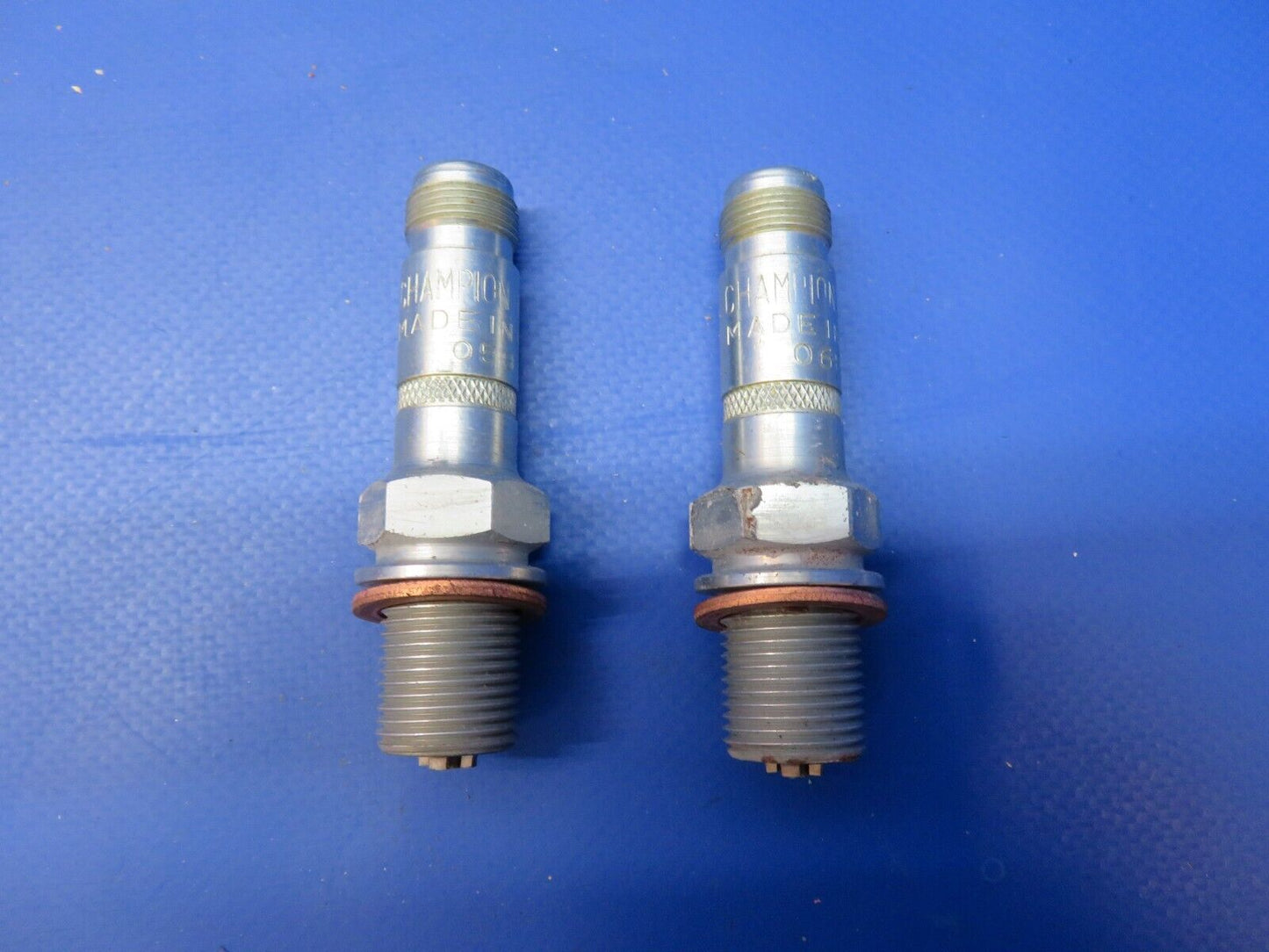 Champion Spark Plug REA 37 N LOT OF 2 NOS (1122-156)